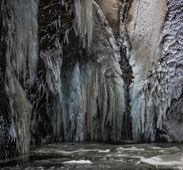 Barfrost Rjukande foss 